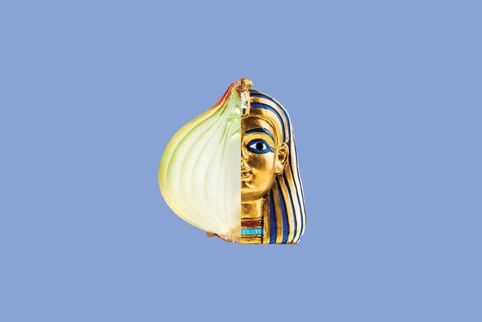 onions were found in the eyes of an egyptian mummy